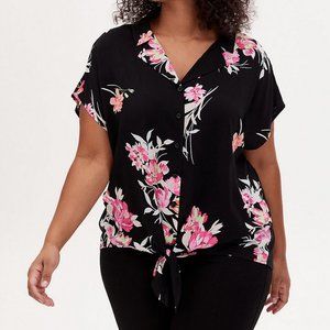 TORRID BLACK FLORAL CHALLIS TIE FRONT HEM DOLMAN BLOUSE TOP